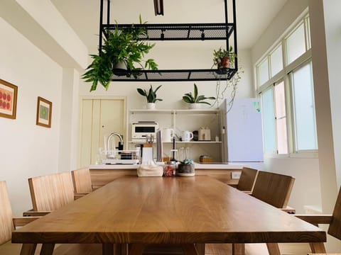 Kitchen or kitchenette, Dining area, stove