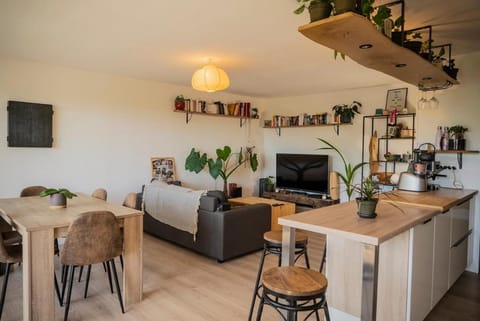 TV and multimedia, Living room, Dining area