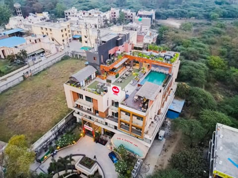 Property building, Facade/entrance, Bird's eye view, View (from property/room)