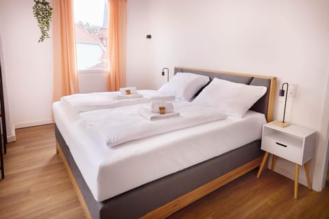 Bed, Photo of the whole room, Bedroom, towels
