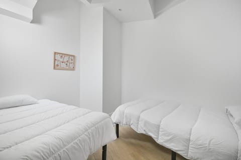 Loft Design avec Baignoire Balnéo Apartment in Paris