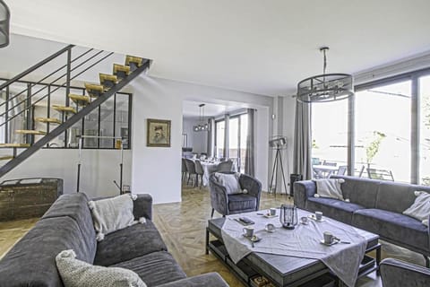 Living room, Seating area, Dining area