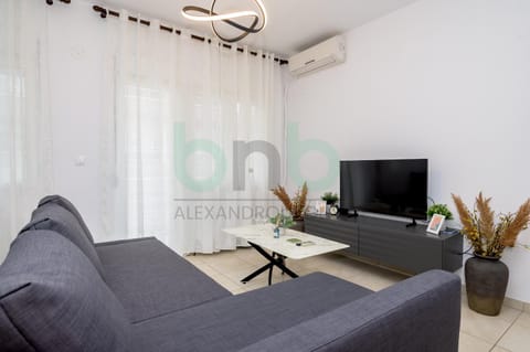 TV and multimedia, Living room, Seating area, air conditioner