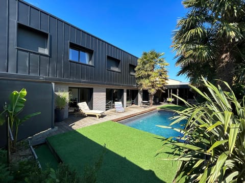 Property building, Garden, Pool view, Swimming pool