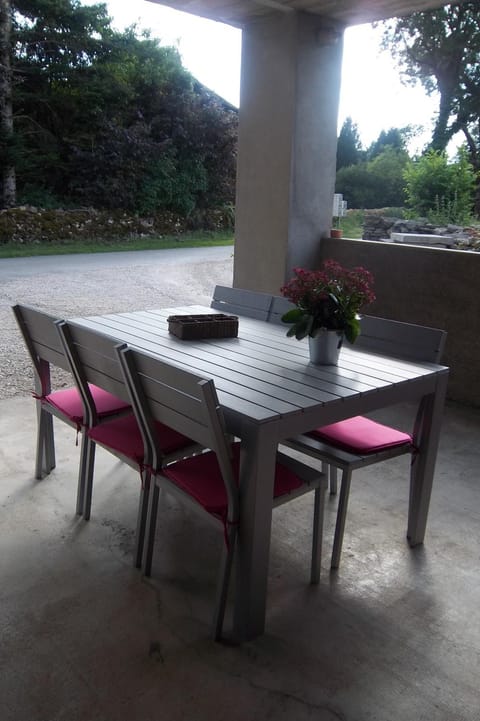 Summer, Dining area