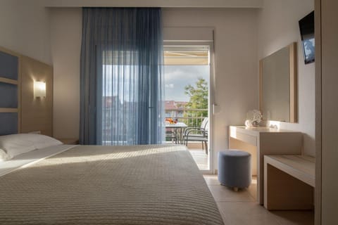 Bed, Balcony/Terrace, Bedroom