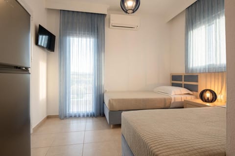 Bed, TV and multimedia, Bedroom, air conditioner