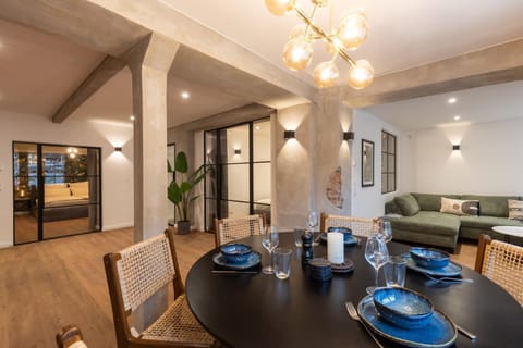 Seating area, Dining area