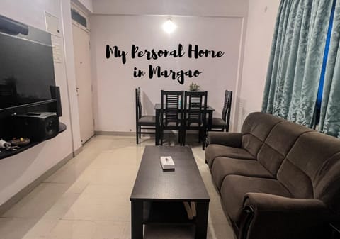 Communal lounge/ TV room, TV and multimedia, Living room, Seating area, Dining area, Evening entertainment