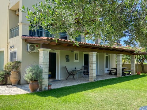 Property building, Patio, Balcony/Terrace, Garden view