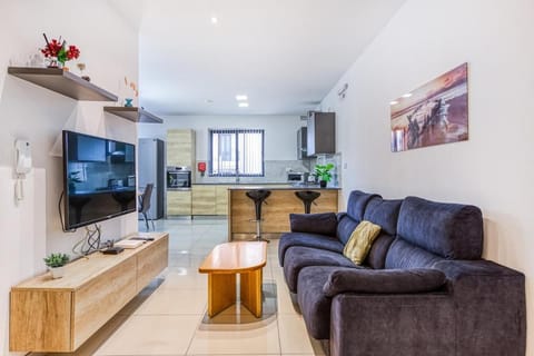 Communal lounge/ TV room, TV and multimedia, Kitchen or kitchenette, Living room, Seating area, Evening entertainment