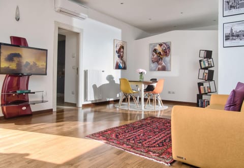 Library, TV and multimedia, Living room, Seating area