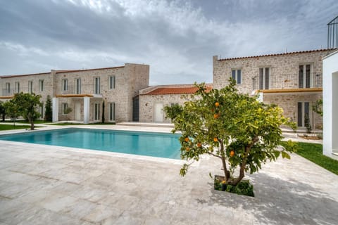 Property building, Day, Pool view, Swimming pool, Swimming pool