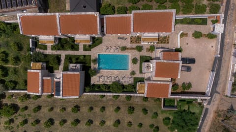 Property building, Day, Neighbourhood, Bird's eye view, Pool view, Swimming pool