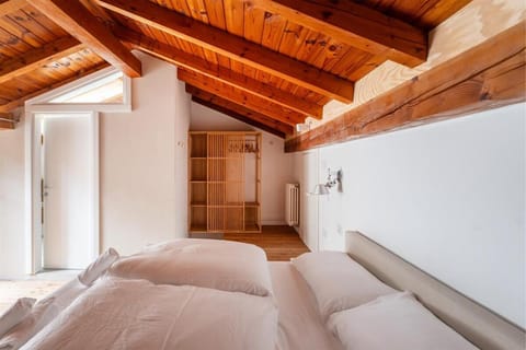 Casa Claudia, stylish & spacious Apartment in Nago–Torbole