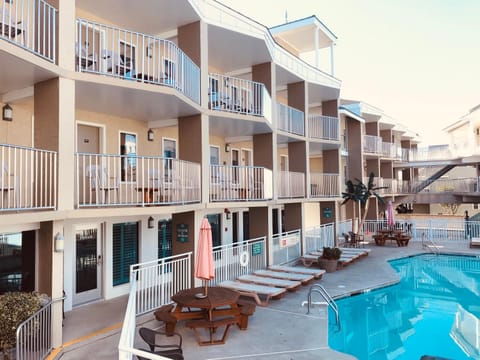 Property building, Swimming pool