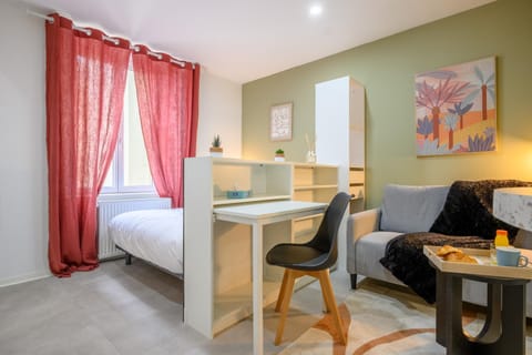 Bed, Living room, Photo of the whole room, Seating area, Dining area, Bedroom