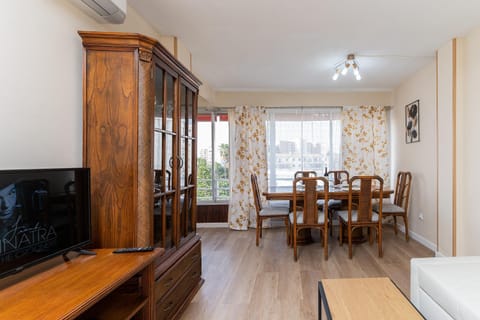 TV and multimedia, Living room, Seating area, Dining area