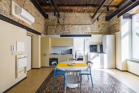 Kitchen or kitchenette, Living room, Seating area, Dining area, air conditioner