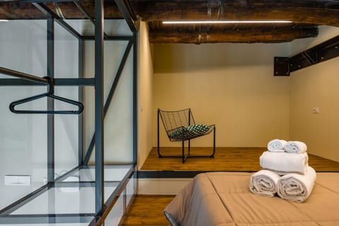 Bed, Photo of the whole room, Bedroom, towels