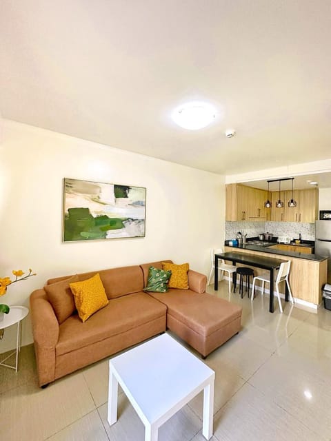 Kitchen or kitchenette, Living room, Seating area, Dining area, stove