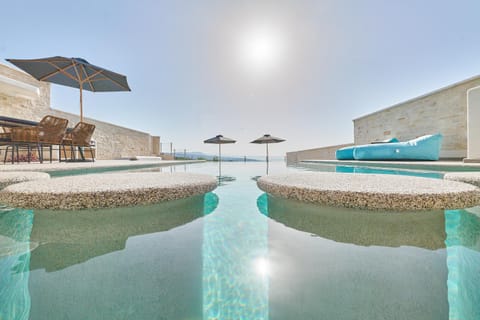 Day, Natural landscape, Pool view, Swimming pool, sunbed