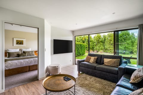 TV and multimedia, Living room, Seating area, Evening entertainment, Garden view