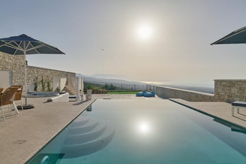 Day, Natural landscape, View (from property/room), Balcony/Terrace, Mountain view, Pool view, Sea view, Swimming pool, sunbed