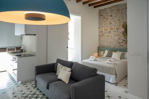 Bed, Living room, Photo of the whole room, Seating area, Bedroom, towels