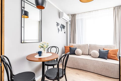 Bed, Living room, Seating area, Dining area, air conditioner