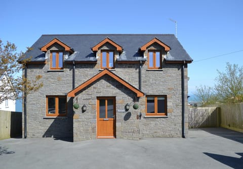 Pentraeth, Tresaith - Incredible Sea Views House in Penbryn