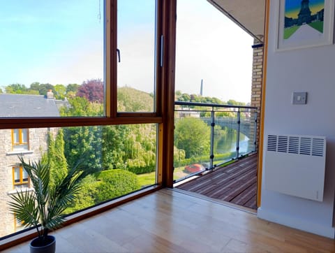 Nearby landmark, Natural landscape, View (from property/room), Balcony/Terrace, Landmark view, River view