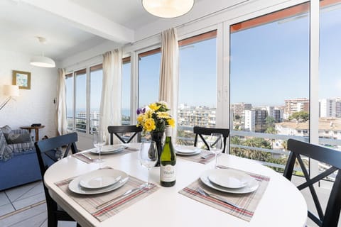 View (from property/room), Living room, Seating area, Dining area, City view