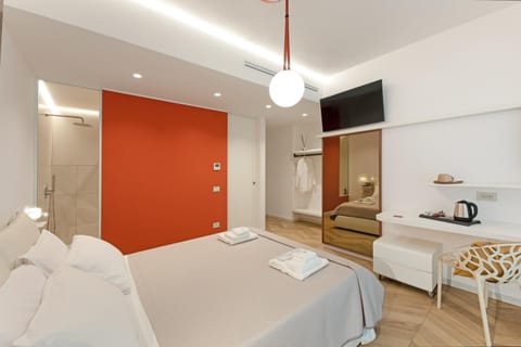 Shower, Bed, TV and multimedia, Photo of the whole room, Bedroom, wardrobe, air conditioner