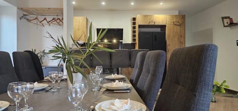 Living room, Dining area