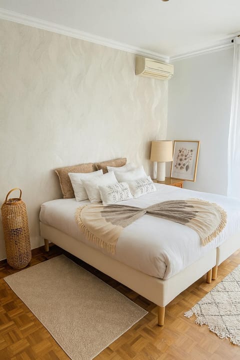 Bed, Photo of the whole room, Bedroom, air conditioner