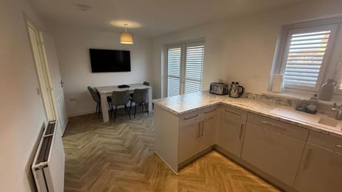 Eagle Drive 3bed House - Contractors Welcome - Fast Wifi Apartment in Humberston