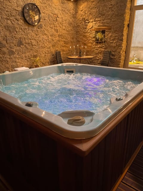 Hot Tub, Spa and wellness centre/facilities