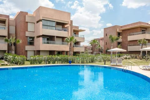 Property building, Patio, Day, Pool view, Swimming pool, sunbed
