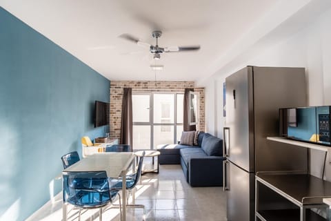TV and multimedia, Living room, Photo of the whole room, Seating area, Dining area, Evening entertainment