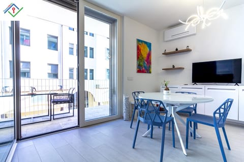 TV and multimedia, Balcony/Terrace, Dining area, air conditioner