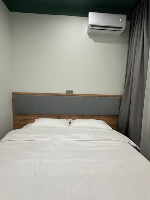 Bed, air conditioner
