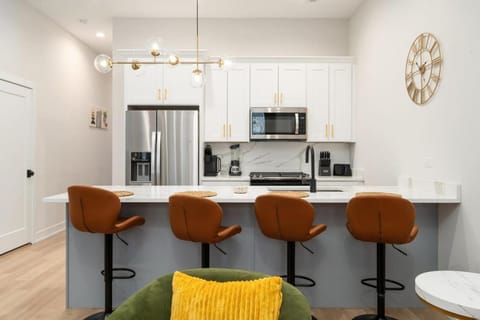 Kitchen or kitchenette, Dining area, dishwasher
