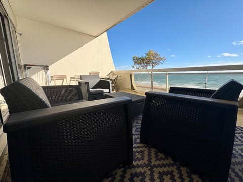 Patio, Natural landscape, View (from property/room), Balcony/Terrace, Balcony/Terrace, Sea view
