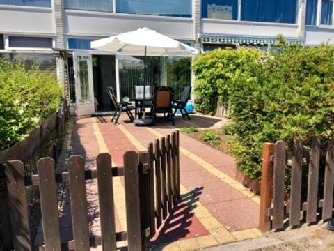 Property building, Spring, Day, Garden
