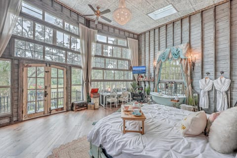 The Charleston Treehouse Apartment in Wadmalaw Island