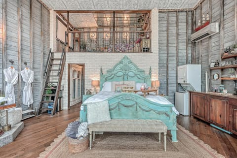 The Charleston Treehouse Apartment in Wadmalaw Island