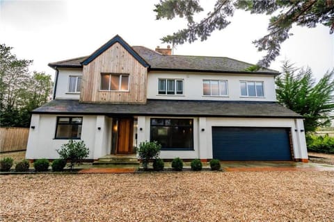 Humberston Avenue Large 4bed - Contractors Welcome & Big Living Area Apartment in Humberston