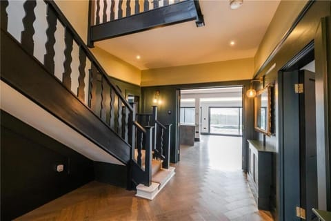 Humberston Avenue Large 4bed - Contractors Welcome & Big Living Area Apartment in Humberston