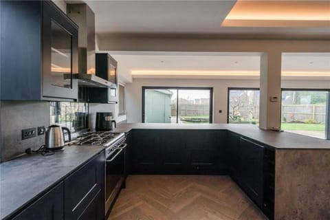 Humberston Avenue Large 4bed - Contractors Welcome & Big Living Area Apartment in Humberston